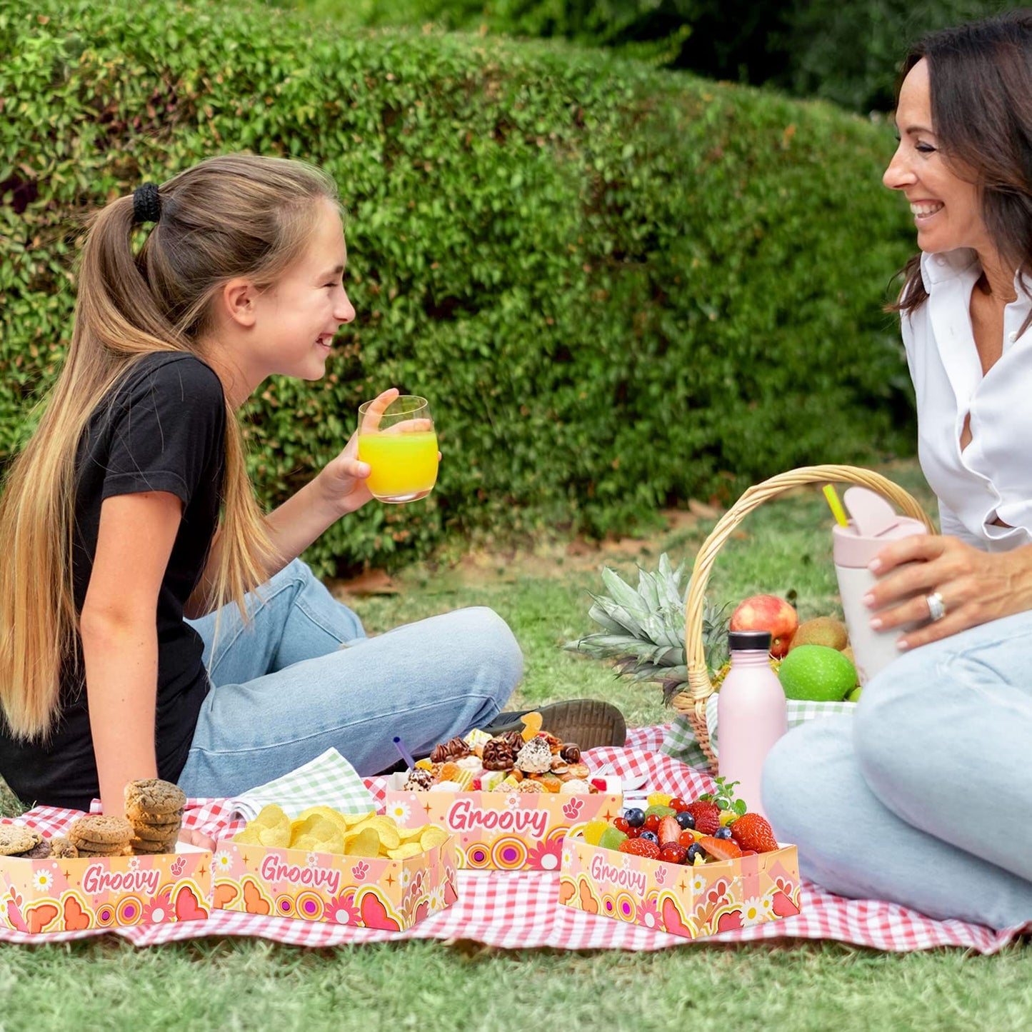 BkeeCten 50PCS Groovy Retro Hippie Party Favors Food Tray Boho Daisy Flower Disposable Paper Food Boat Groovy Rainbow Nacho Hot Dog Food Serving Tray for Girls Birthday Baby Shower Picnic Supply