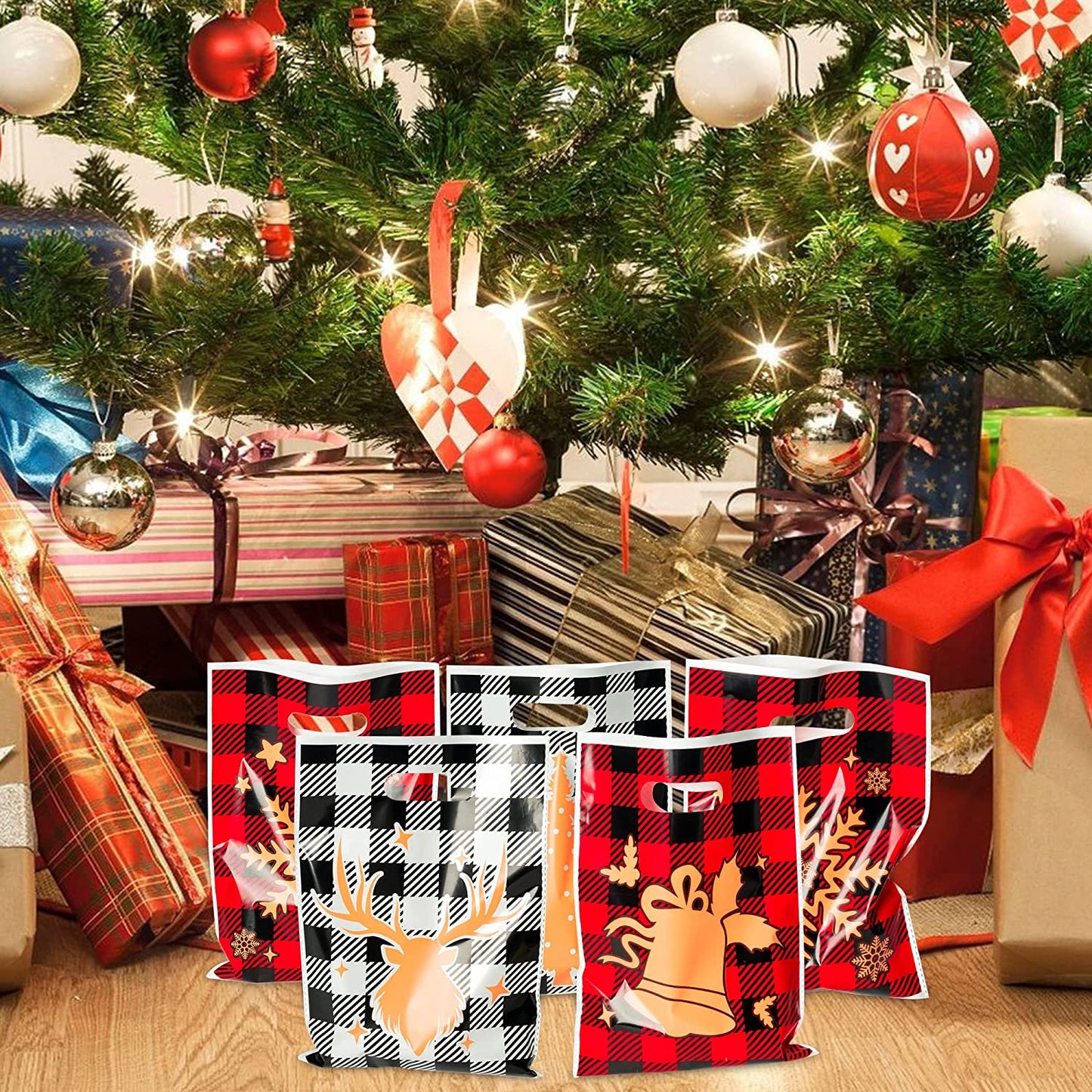 BkeeCten 72PCS Buffalo Plaid Chriatmas Party Favor Bags with Handle Red and Black Plaid Chriatmas Treat Goodie Bag Gift Wrapping Candy Goodies Bag for Xmas New Year Holiday Party Goody Bags Supplies
